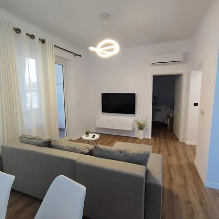 Apartment Spacious Modern 1 Bedroom *