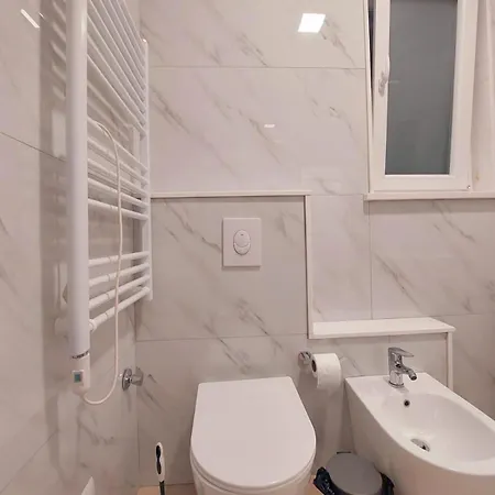 Spacious Modern 1 Bedroom * Tirana