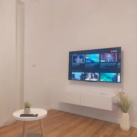 Apartment Spacious Modern 1 Bedroom *