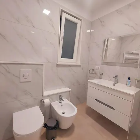 Spacious Modern 1 Bedroom *